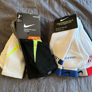 6 pairs (2 - 3 pair packs men’s Nike dri fit crew socks